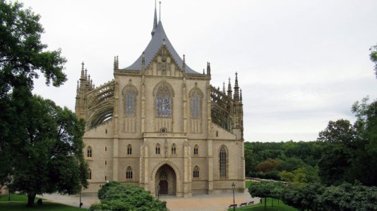 604113931-st-barbaras-cathedral-kutna-hora-pixabay.jpg