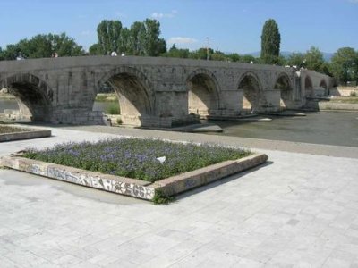 p198300-Skopje-Stone_Bridge[1].jpg