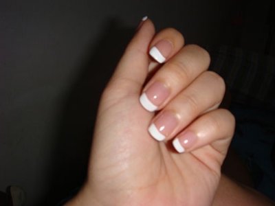 French_manicure_me_tri_levizje_1.jpg