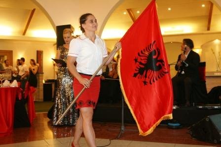 Romela-Begaj-me-flamur.jpg