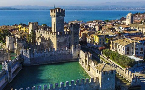 8x5-castello-sirmione-vista-aerea.jpg