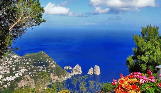 Capri-vista-faraglioni.jpg