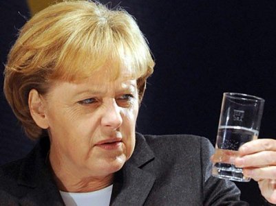 868502063-bundeskanzlerin-angela-merkel-mimik.9.jpg