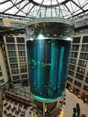 strangest-elevators-01-0811-mdn.jpg