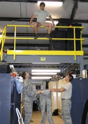 funny-photos-men-safety-fails-411__605.jpg