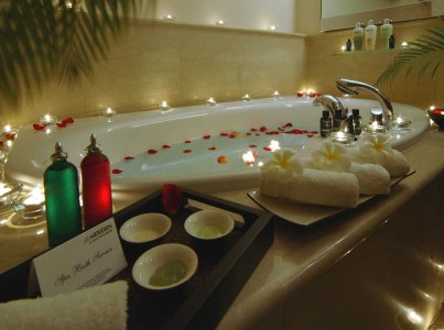 romantic-bath-together-ideas.jpg
