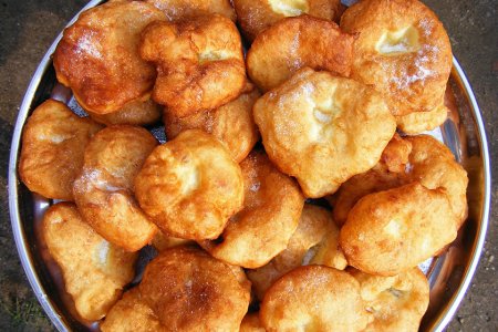 petulla-te-fryra-artigatimit-pancakes-albanian-food-traditional.jpg