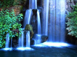 waterfall_over_rocks-2557.jpg