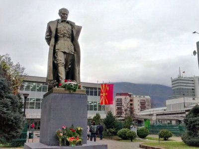 Tito_Statue_Skopje_by_SJM_483943.jpg