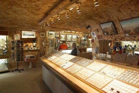 Coober_Pedy_-_Inside_jewelry_shop.jpg