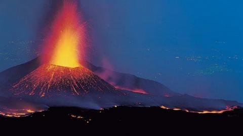 (u130u)etna-eruption.jpg