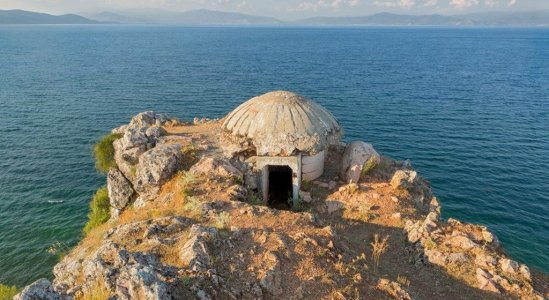 tator-Built-Thousands-of-Military-Bunkers-1024x560.jpg