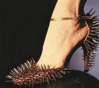 high-heeled-sandals-with-killer-thorns_2263.jpg