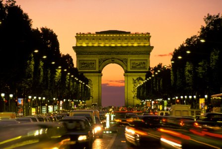France-Paris-Champs-Elysees.jpg