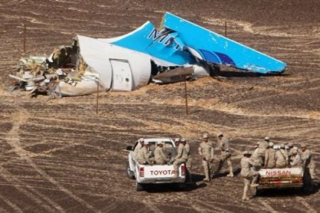 largea_pay-the-site-where-a-russian-aircraft-crashed-in-egypts-sinai-peninsula1446541593.jpg