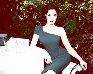 dita-von-teese3.jpg