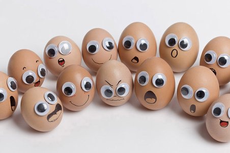 12448-funny-face-type-cute-eggs.jpg