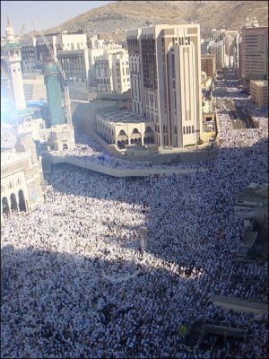 0hajj%20%20Mecca%20streets_packed_with_worshippers.jpg