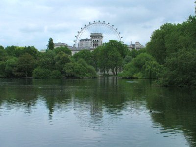 London_Eye_and_Horse_Guards_from_St._James's_Park.jpg