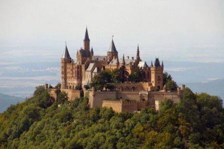 llern-Castle-Germany_Closer-view-of-the-castle_564.jpg