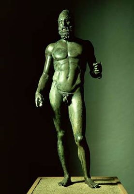 guerriero-con-elmo.jpg guerriero-con-elmo.jpg