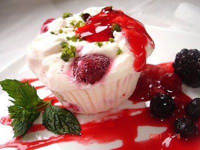 tron_et_framboises_et_son_coulis_de_fruits_rouges_.jpg