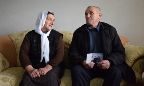 familja-qe-ka-jetuar-ne-greqi-dhe-plaku-qe-na-shoqeroi-4-600x360.jpg familja-qe-ka-jetuar-ne-greqi-dhe-plaku-qe-na-shoqeroi-4-600x360.jpg