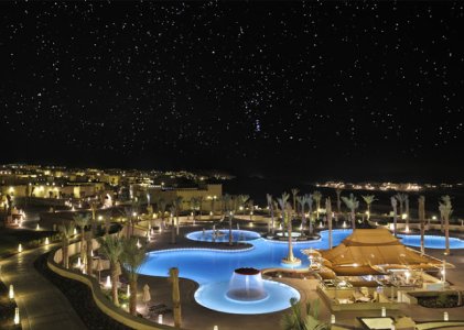 Free-form-pool-by-night-AQA_962.jpg