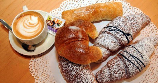 Caff%C3%A8-e-Cornetto.jpg