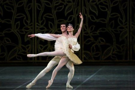Lo-Schiaccianoci-Maria-Eichwald-e-Roberto-Bolle-Teatro-alla-Scala-photo-Brescia-e-Amisano.jpg