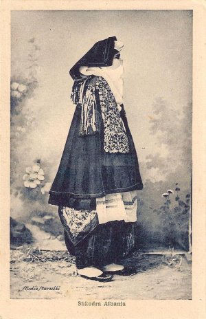 rubi_photograph_veiled_Albanian_woman_from_Shkodra.jpg