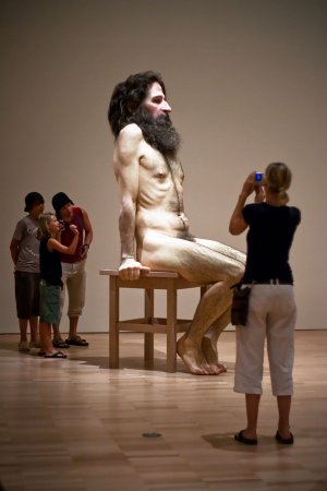 hyper-realistic-sculptures-ron-mueck-15.jpg