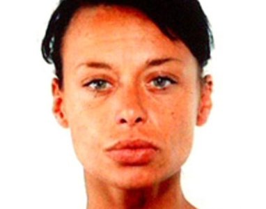 Angelina_Jolie__plackitese_e_bankave.jpg
