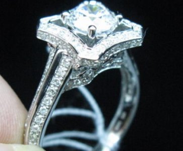 Unaze_Platini_me_gure_diamant_18_karat.jpg