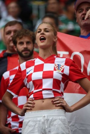 football_fans_girls_29.jpg