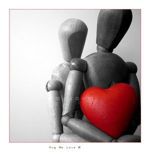 Hug_me_Love_by_pAiXAuM.jpg Hug_me_Love_by_pAiXAuM.jpg