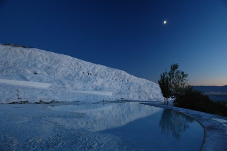 frozen_waterfalls_pamukkale_turkey.jpg