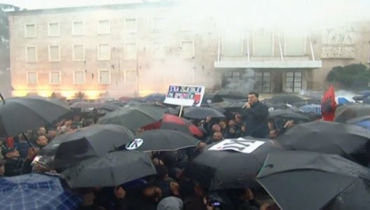 “Ndizet” protesta, Basha sulmon direkt Ramën: Na u përgjigje me dhunë, do e paguash kriminel!