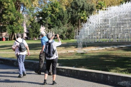 E diela në Tiranë/ Rrëfimet e turistëve të huaj gjatë udhëtimeve nga Veriu në Jug