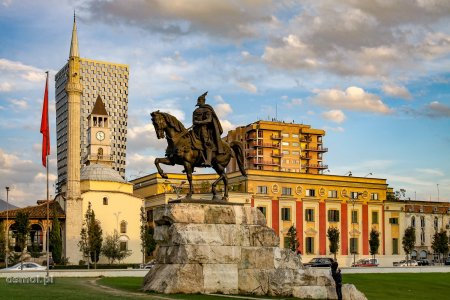 Tirana-plac-Skanderbega-1.jpg