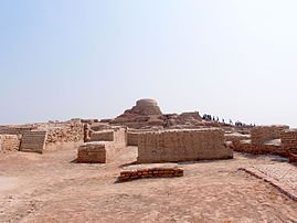 269px-Mohenjo-daro_stupa_view.jpg