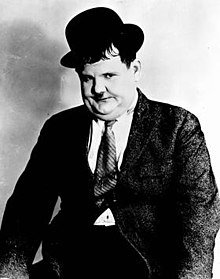 220px-Oliver_Hardy_Portrait.jpg