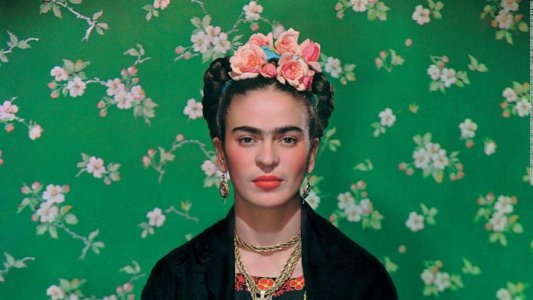 611150810-frida-kahlo-green-bench-full-169-696x392.jpg