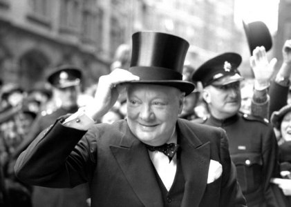 The-Rake-Winston-Churchill-Wardrobe-01-768x548-1.jpg