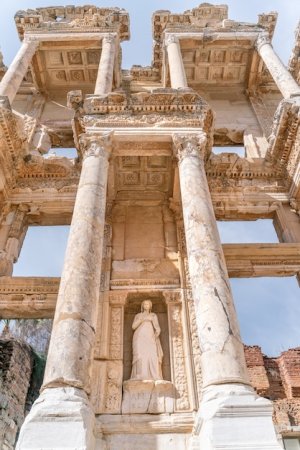 biblioteca-celso-antigua-ciudad-efeso-turquia-efeso-es-sitio-patrimonio-mundial-unesco_321227-52.jpg