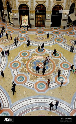 il-pavimento-della-galleria-vittorio-emanuele-ii-h5jndj.jpg