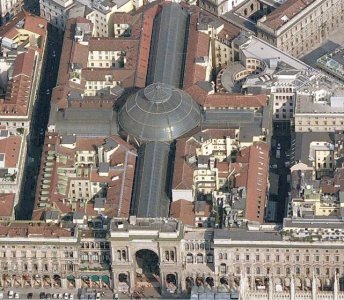 galleria_vittorio_emanuele_ii_a_milano_fly.jpg