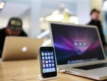 iPhone-dhe-Macbook-Pro.jpg