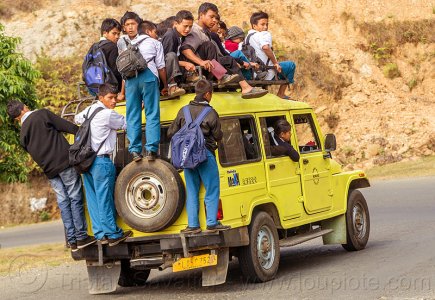 overloaded-car-indian-school-bus-india-15005145956.jpg
