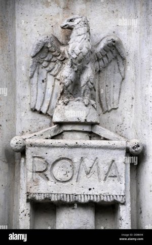 aquila-romana-su-un-edificio-nel-circus-maximus-roma-ddb694.jpg